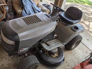 lot 1 image: Craftsman Riding Lawn Mower LTS 1500
