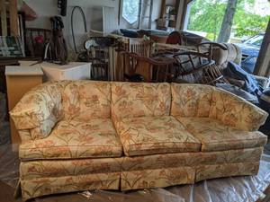 lot 260 image: Lane Collection Floral Couch