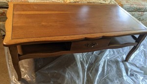 lot 261 image: Beautiful Vintage Walnut Coffee Table by Drexel