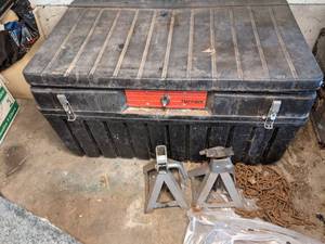 lot 315 image: Tuff Bin Trunk Box, (2) Metal Car Jacks, Metal Chain