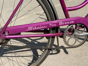 lot 67 image: Vibrant Pink Vintage Girls Schwinn Deluxe Breeze Bicycle