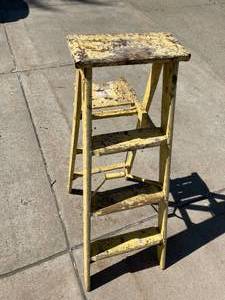 lot 71 image: Vintage Yellow Wooden 45 Inch Step Ladder
