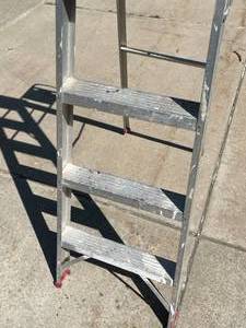 lot 72 image: 6 Foot Aluminum Ladder