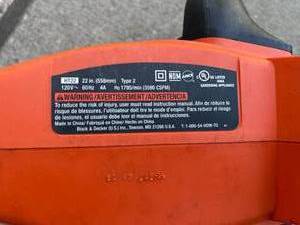 lot 76 image: Black and Decker 22 Inch Electric Hedge Trimmer