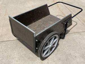 lot 106 image: Large Agri-Fab 7 Cubic Foot Garden Cart