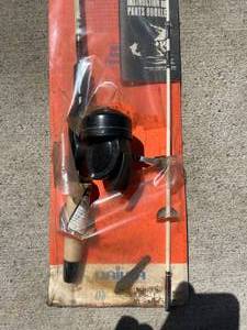 lot 115 image: Daiwa Fishing Kit 1100