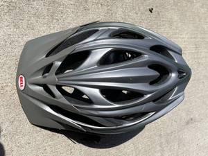 lot 116 image: Bell Influx Biking Helmet