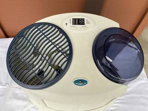 lot 124 image: Essik Air Humidifier