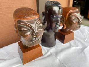 lot 132 image: 3 African Carvings