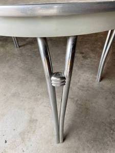 lot 154 image: Vintage Table