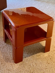 lot 8 image: Set of Two Modular SideAccent Stacking Side Tables  by Mario Bellini