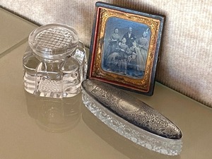 lot 18 image: Vintage Finds