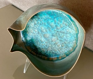 lot 22 image: Unique Pottery Dish w Crackle Bottom Finish