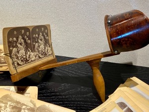 lot 27 image: Stereoscope and Cards
