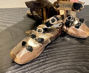 lot 28 image: Adorable Antique Childrens Shoes