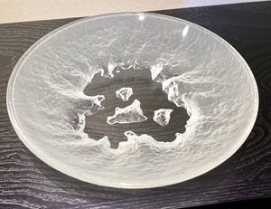 lot 42 image: Beautiful Crystal Hoya Bowl