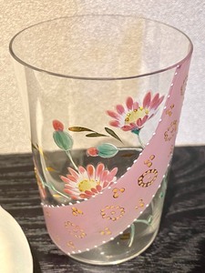 lot 44 image: Antique Glassware