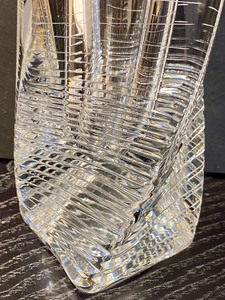lot 48 image: Beautiful HOYA Crystal Aspiration Vase