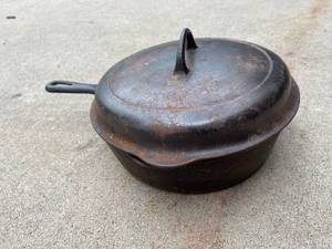 lot 167 image: Griswold Cast Iron Covered Pan