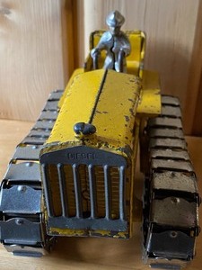 lot 217 image: Arcade Brand Vintage Cast Iron Caterpillar Brand Metal Toy Tractor