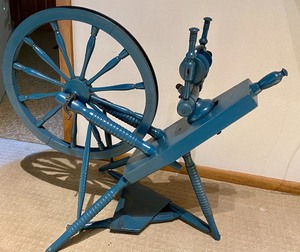 lot 233 image: Vintage Spinning Wheel