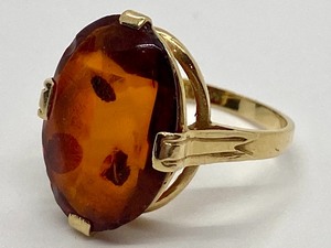 lot 263 image: 14k and Amber Ring