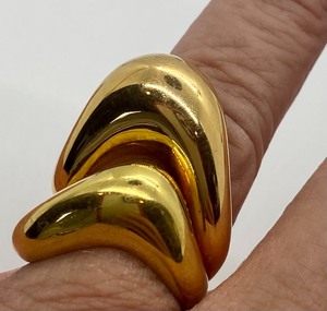 lot 266 image: Stunning 18k Gold Ring