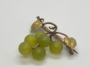 lot 270 image: Vintage Brooch- Grape Motif