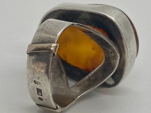 lot 275 image: Sterling and Amber Ring