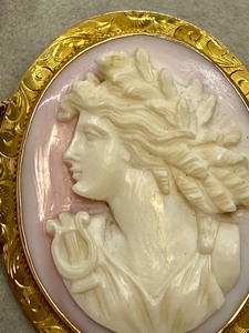 lot 298 image: Vintage 10k Cameo Brooch Pin
