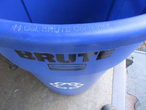 lot 3 image: Brute Can