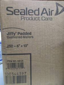lot 19 image: Padded Mailers