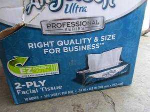 lot 9 image: Angelsoft Facial Tissue