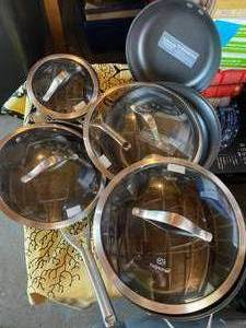 Calphalon 9 PC set  new - display m...