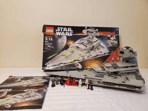 lot 2 image: Lego Star Wars Star Destroyer Set Number 6211