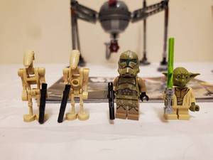 lot 52 image: Lego Star Wars Homing Spider Droid Set Number 75142