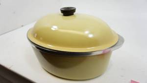 Yellow Oval Club Turkey Roaster
