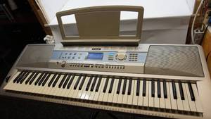 Yamaha Portable Grand DGX-200 Keyboard