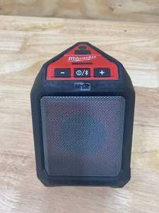lot 50 image: MILWAUKEE M12 Wireless Jobsite Speaker