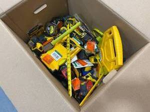 lot 62 image: Lot of Tape Measures (store returns)