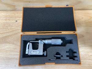 lot 97 image: MITUTOYO 117-107 0 - 1 RANGE, .0001 GRADUATION MULTI-ANVIL OUTSIDE MICROMETER
