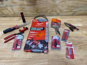lot 108 image: MILWAUKEE- Lot of Various Tools
