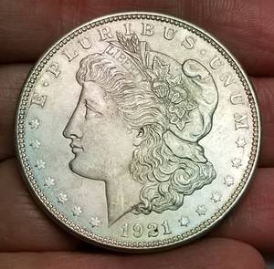 lot 31 image: 1921-D MORGAN SILVER DOLLAR UNC