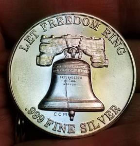 lot 39 image: 1 TROY OZ. .999 FINE SILVER VINTAGE LET FREEDOM RING TRADE UNIT