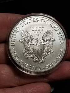 lot 07-A image: 2021 AMERICAN SILVER EAGLE 1 TROY OZ. .999 FINE SILVER IN AIRTITE
