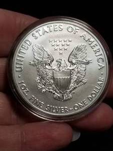 lot 32-A image: 2021 AMERICAN SILVER EAGLE 1 TROY OZ. .999 FINE SILVER IN AIRTITE