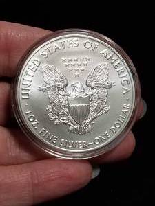 lot 42-A image: 2021 AMERICAN SILVER EAGLE 1 TROY OZ. .999 FINE SILVER IN AIRTITE