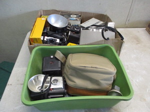 lot 14 image: Antique Cameras