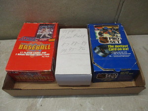 lot 16 image: Baseball Cards