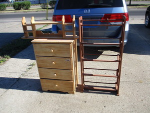 lot 49 image: Dresser-Shelf-Quilt Rack
